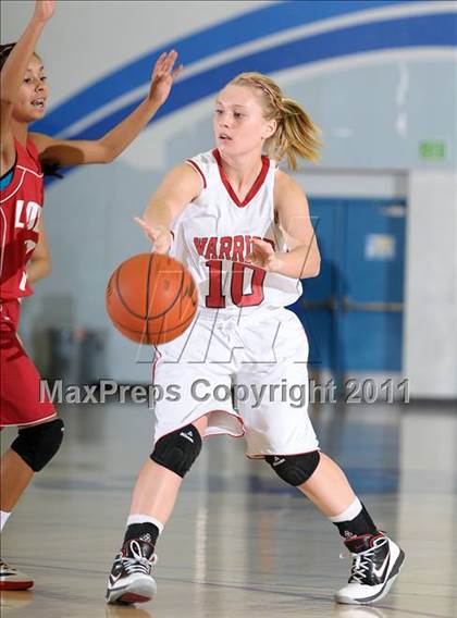 Thumbnail 2 in Lodi vs. Galt (Bulldog Winter Classic) photogallery.