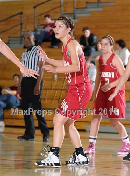 Thumbnail 2 in Lodi vs. Galt (Bulldog Winter Classic) photogallery.