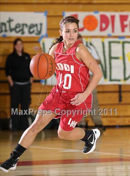 Thumbnail 2 in Lodi vs. Galt (Bulldog Winter Classic) photogallery.