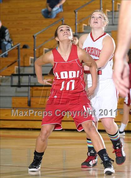 Thumbnail 3 in Lodi vs. Galt (Bulldog Winter Classic) photogallery.