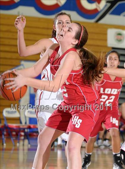 Thumbnail 2 in Lodi vs. Galt (Bulldog Winter Classic) photogallery.