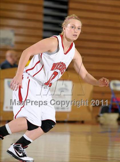 Thumbnail 1 in Lodi vs. Galt (Bulldog Winter Classic) photogallery.