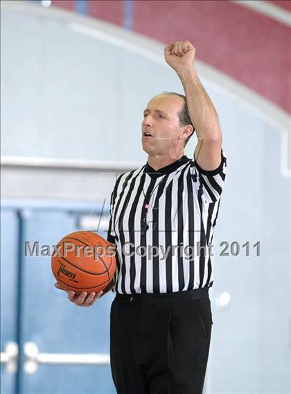 Thumbnail 2 in Lodi vs. Galt (Bulldog Winter Classic) photogallery.