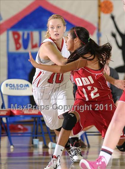 Thumbnail 3 in Lodi vs. Galt (Bulldog Winter Classic) photogallery.