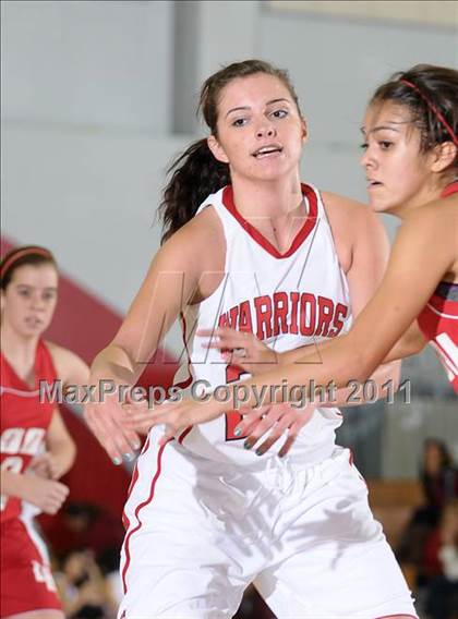 Thumbnail 3 in Lodi vs. Galt (Bulldog Winter Classic) photogallery.