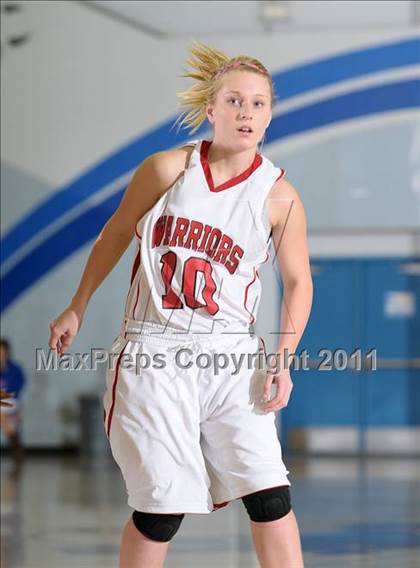 Thumbnail 2 in Lodi vs. Galt (Bulldog Winter Classic) photogallery.