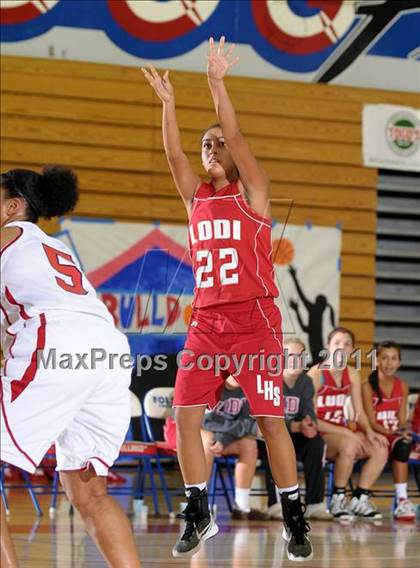 Thumbnail 1 in Lodi vs. Galt (Bulldog Winter Classic) photogallery.