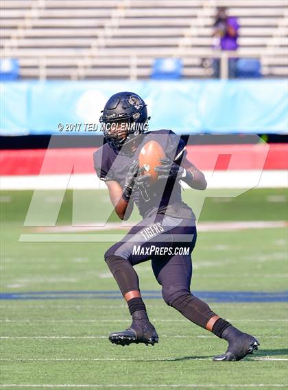Thumbnail 3 in North Little Rock vs. Bentonville  (AAA 7A Final) photogallery.