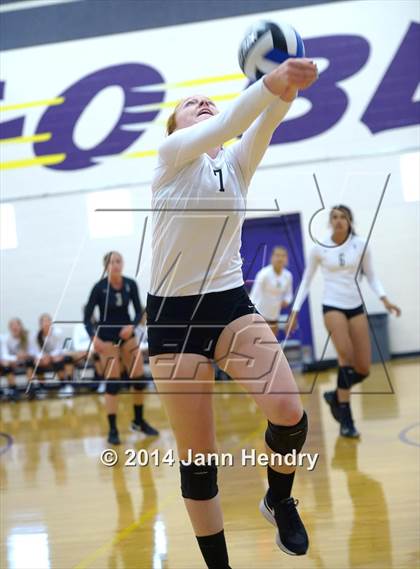 Thumbnail 1 in Archbishop Mitty vs. Sacred Heart (Durango Fall Classic) photogallery.