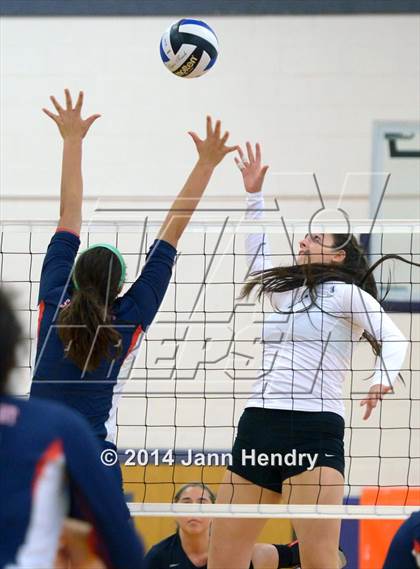 Thumbnail 3 in Archbishop Mitty vs. Sacred Heart (Durango Fall Classic) photogallery.
