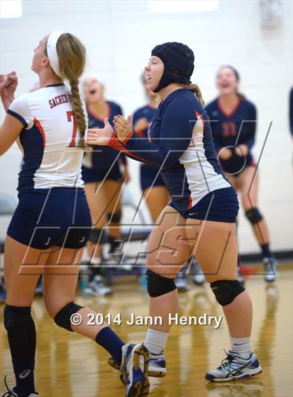 Thumbnail 1 in Archbishop Mitty vs. Sacred Heart (Durango Fall Classic) photogallery.