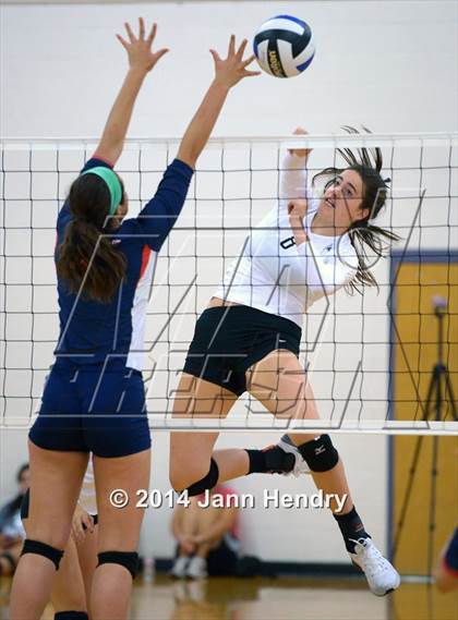 Thumbnail 1 in Archbishop Mitty vs. Sacred Heart (Durango Fall Classic) photogallery.