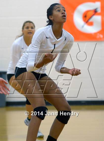 Thumbnail 1 in Archbishop Mitty vs. Sacred Heart (Durango Fall Classic) photogallery.
