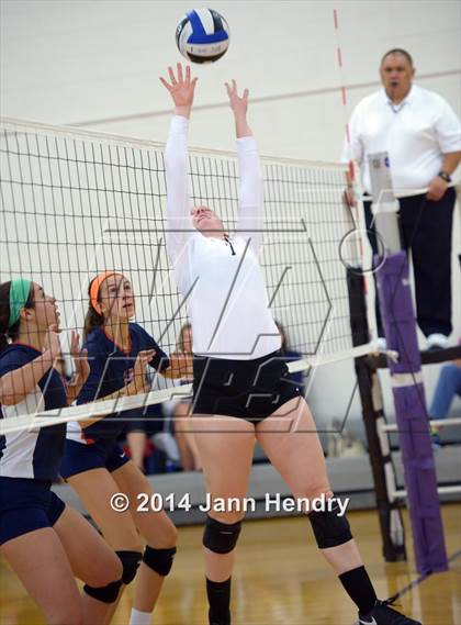 Thumbnail 2 in Archbishop Mitty vs. Sacred Heart (Durango Fall Classic) photogallery.