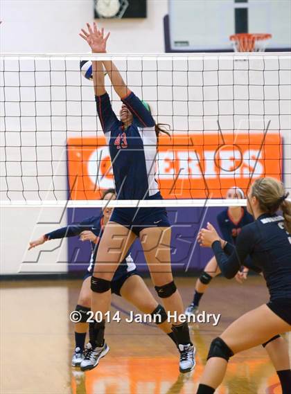 Thumbnail 2 in Archbishop Mitty vs. Sacred Heart (Durango Fall Classic) photogallery.