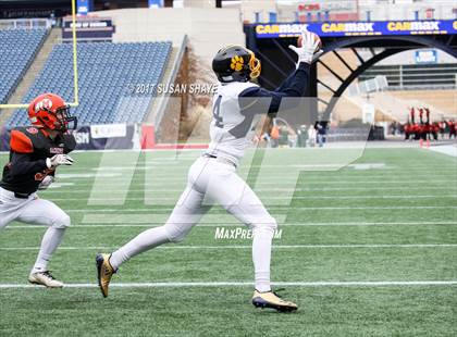 Thumbnail 2 in Littleton vs. Middleborough (MIAA Division 6 Final) photogallery.