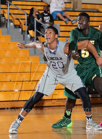 Thumbnail 1 in Greenforest vs. Lincoln (City of Palms Classic) photogallery.