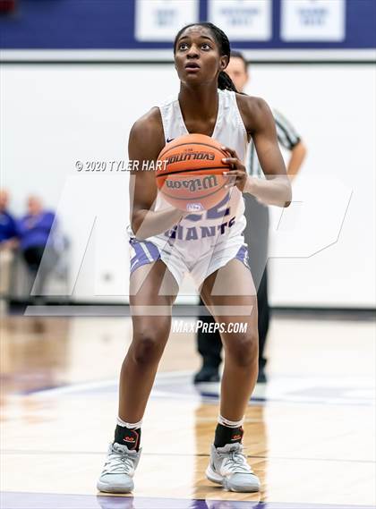 Thumbnail 2 in Avon vs. Ben Davis (Ben Davis Holiday Classic) photogallery.