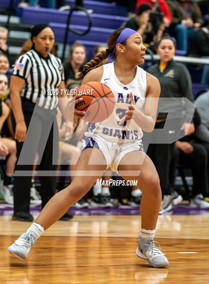 Thumbnail 3 in Avon vs. Ben Davis (Ben Davis Holiday Classic) photogallery.