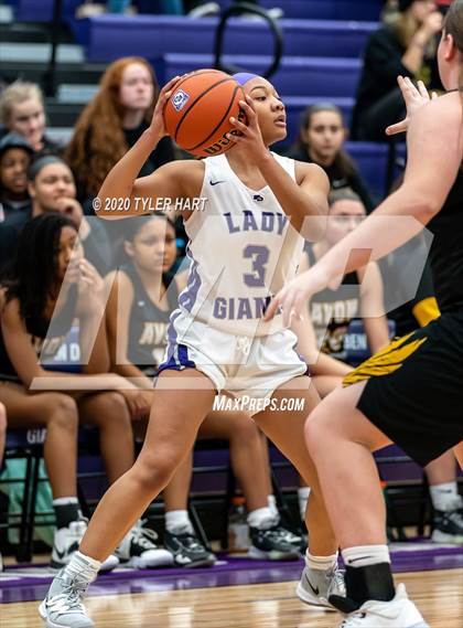 Thumbnail 2 in Avon vs. Ben Davis (Ben Davis Holiday Classic) photogallery.