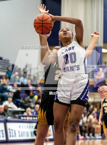 Thumbnail 3 in Avon vs. Ben Davis (Ben Davis Holiday Classic) photogallery.