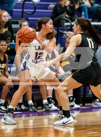 Thumbnail 1 in Avon vs. Ben Davis (Ben Davis Holiday Classic) photogallery.