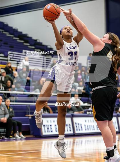 Thumbnail 3 in Avon vs. Ben Davis (Ben Davis Holiday Classic) photogallery.