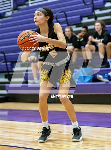 Thumbnail 1 in Avon vs. Ben Davis (Ben Davis Holiday Classic) photogallery.