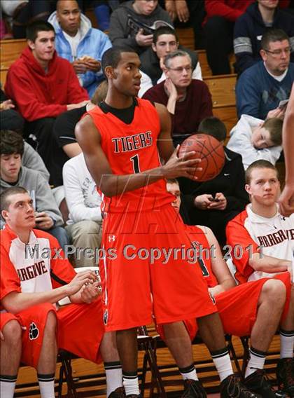 Thumbnail 3 in Hargrave Military Academy vs St. Thomas More (Spalding Hoophall Classic) photogallery.