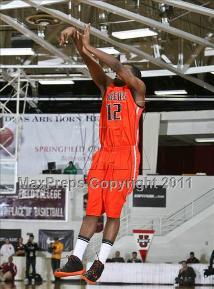 Thumbnail 3 in Hargrave Military Academy vs St. Thomas More (Spalding Hoophall Classic) photogallery.