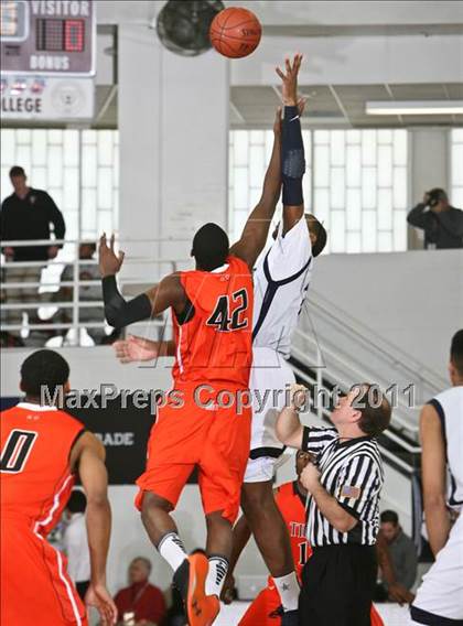 Thumbnail 3 in Hargrave Military Academy vs St. Thomas More (Spalding Hoophall Classic) photogallery.