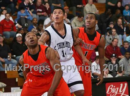 Thumbnail 3 in Hargrave Military Academy vs St. Thomas More (Spalding Hoophall Classic) photogallery.