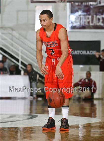 Thumbnail 3 in Hargrave Military Academy vs St. Thomas More (Spalding Hoophall Classic) photogallery.