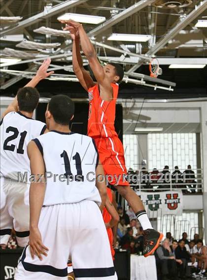 Thumbnail 1 in Hargrave Military Academy vs St. Thomas More (Spalding Hoophall Classic) photogallery.