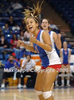 Thumbnail 3 in Los Alamitos vs. Foothill (State D1 Final) photogallery.