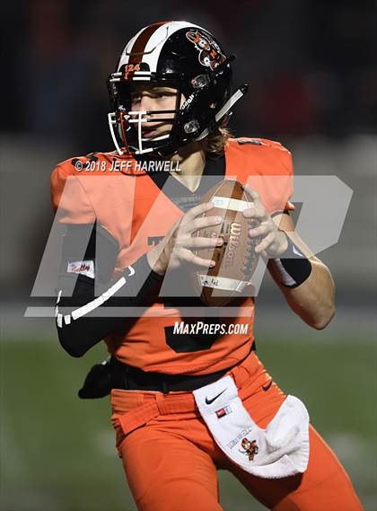 Thumbnail 1 in Walnut Ridge @ Washington (OHSAA D2 Regional Quarterfinal) photogallery.