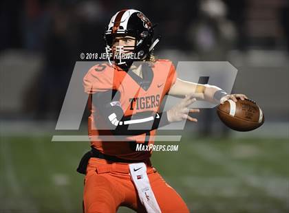 Thumbnail 3 in Walnut Ridge @ Washington (OHSAA D2 Regional Quarterfinal) photogallery.