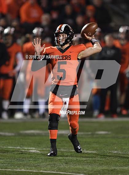 Thumbnail 1 in Walnut Ridge @ Washington (OHSAA D2 Regional Quarterfinal) photogallery.