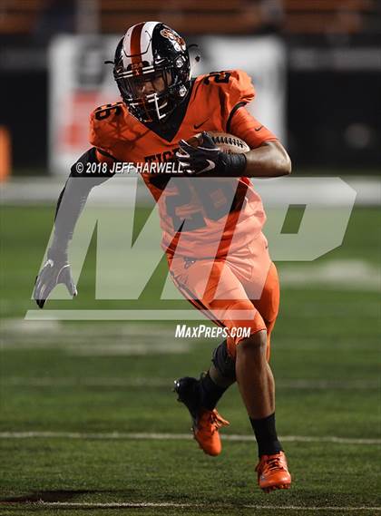 Thumbnail 3 in Walnut Ridge @ Washington (OHSAA D2 Regional Quarterfinal) photogallery.