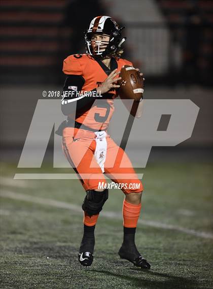 Thumbnail 1 in Walnut Ridge @ Washington (OHSAA D2 Regional Quarterfinal) photogallery.