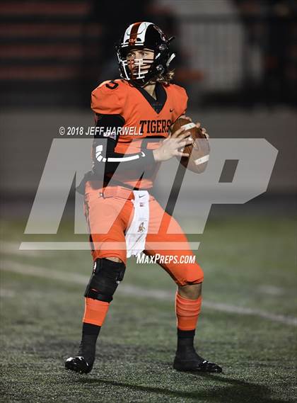 Thumbnail 3 in Walnut Ridge @ Washington (OHSAA D2 Regional Quarterfinal) photogallery.