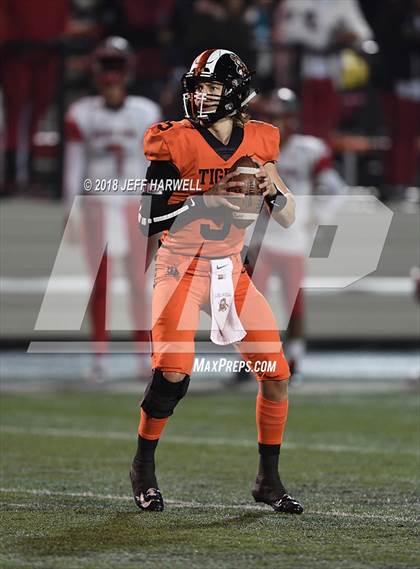 Thumbnail 2 in Walnut Ridge @ Washington (OHSAA D2 Regional Quarterfinal) photogallery.