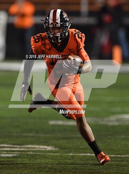 Thumbnail 2 in Walnut Ridge @ Washington (OHSAA D2 Regional Quarterfinal) photogallery.