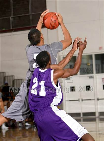 Thumbnail 3 in Manual Arts vs. Community Charter (Lynwood Christmas Challenge) photogallery.