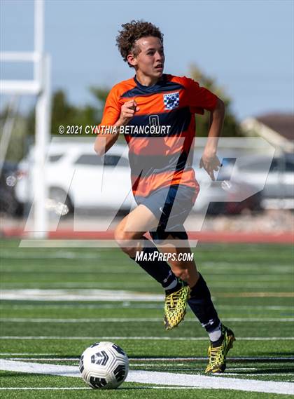Thumbnail 2 in Regis Jesuit vs Legend photogallery.