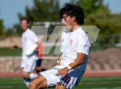 Thumbnail 2 in Regis Jesuit vs Legend photogallery.