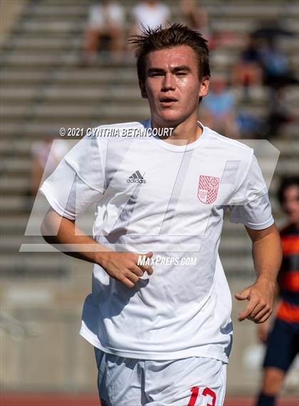 Thumbnail 2 in Regis Jesuit vs Legend photogallery.