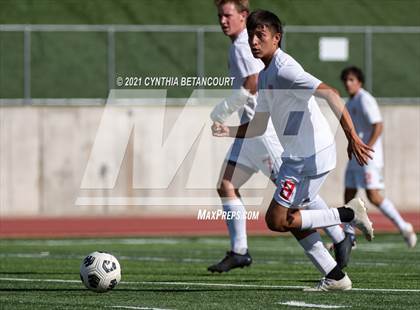 Thumbnail 3 in Regis Jesuit vs Legend photogallery.