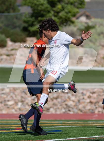 Thumbnail 1 in Regis Jesuit vs Legend photogallery.