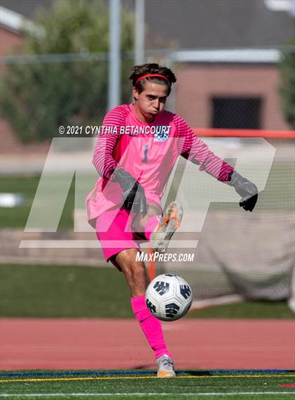 Thumbnail 2 in Regis Jesuit vs Legend photogallery.